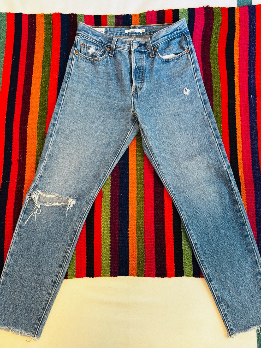 PREMIUM LEVI’s-Women’s vintage wash, wedgie style light blue jeans. Waste 26